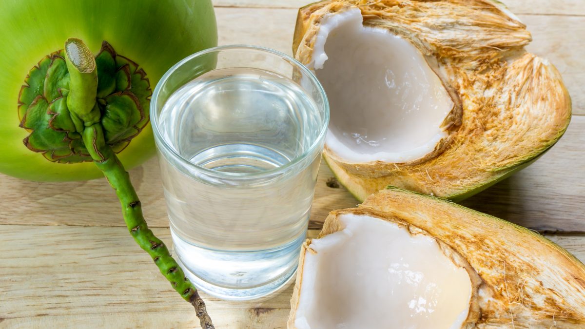 Acqua di cocco, fa bene al metabolismo, ed è anche buonissima