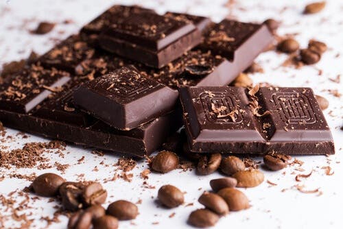 I 10 migliori benefici del cioccolato fondente - Vivere più sani