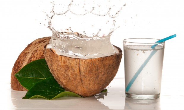 Acqua di cocco: 10 benefici per la salute - Idee Green